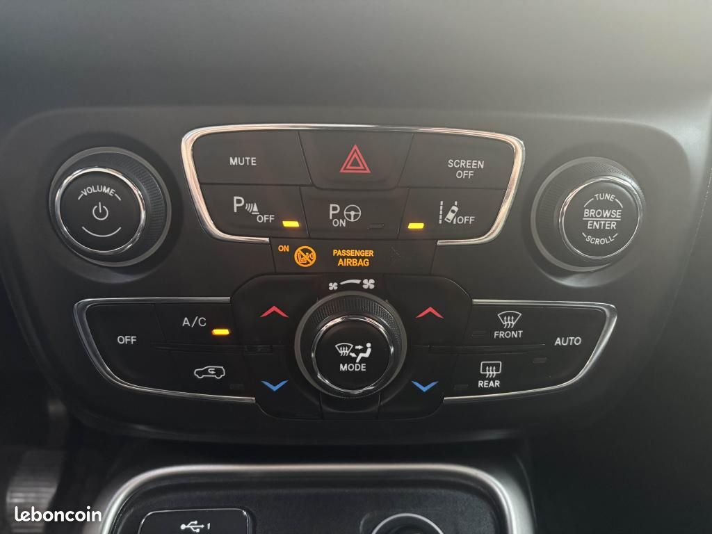 JEEP COMPASS 4x2 1.4 MultiAir 140 S / Toît Ouvrant - CarPlay (image 20)