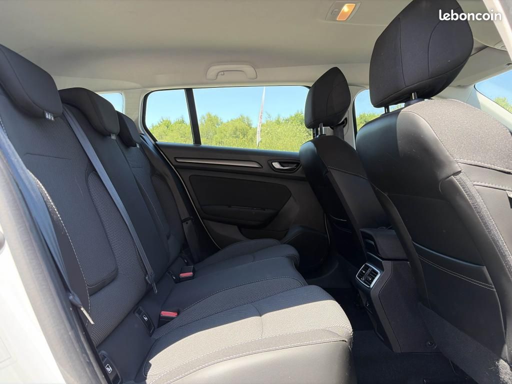 RENAULT MEGANE IV Estate 1.5 dCi 115 ch Evolution (image 11)