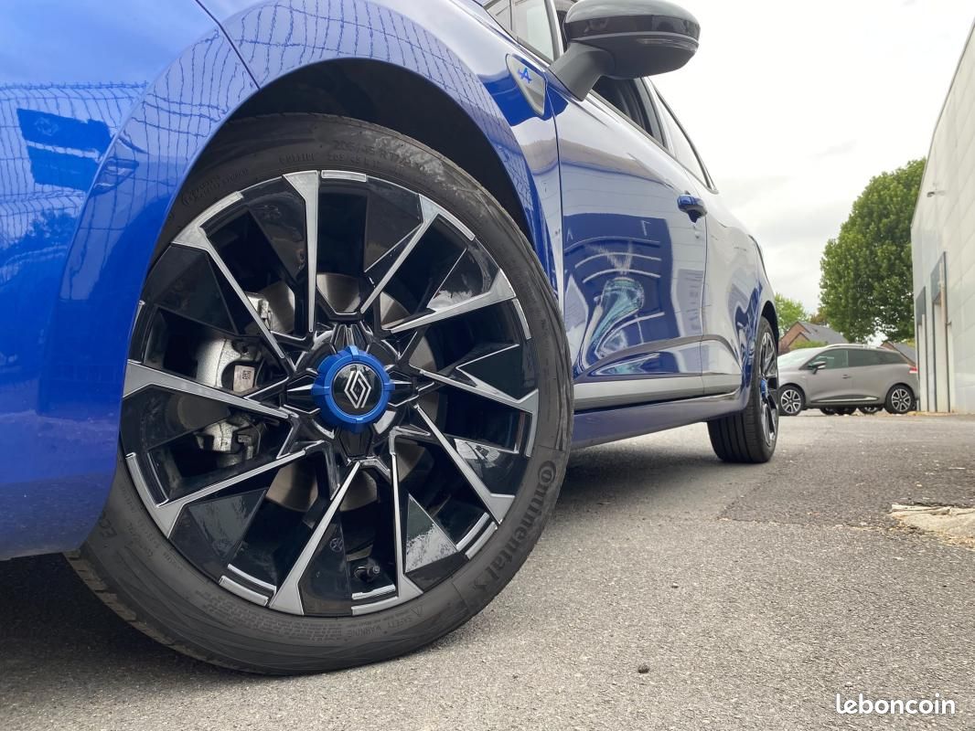 Renault Clio 5 ESPRIT ALPINE HYBRIDE E TECH 145 - CARPLAY/CAMERA/ DETECTEUR ANGLES MORTS/ CHARGEU... (image 4)