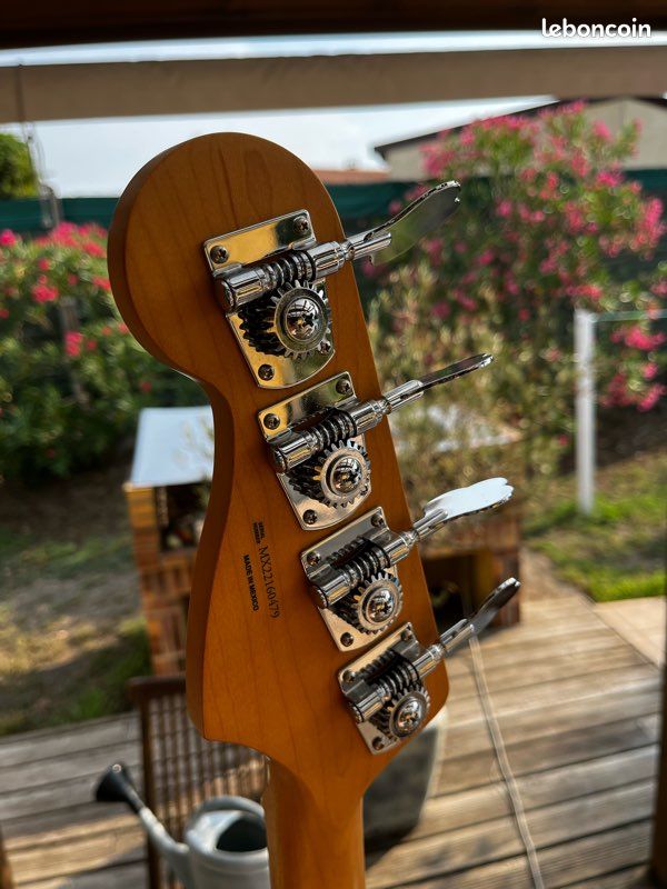 Fender Jazz Bass Player Plus (image 8)
