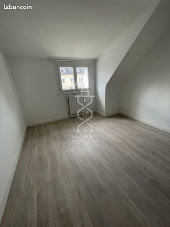 https://img.leboncoin.fr/api/v1/lbcpb1/images/e7/50/79/e750795cc886d85b8d173dda39bd6250e5dffca9.jpg?rule=ad-image