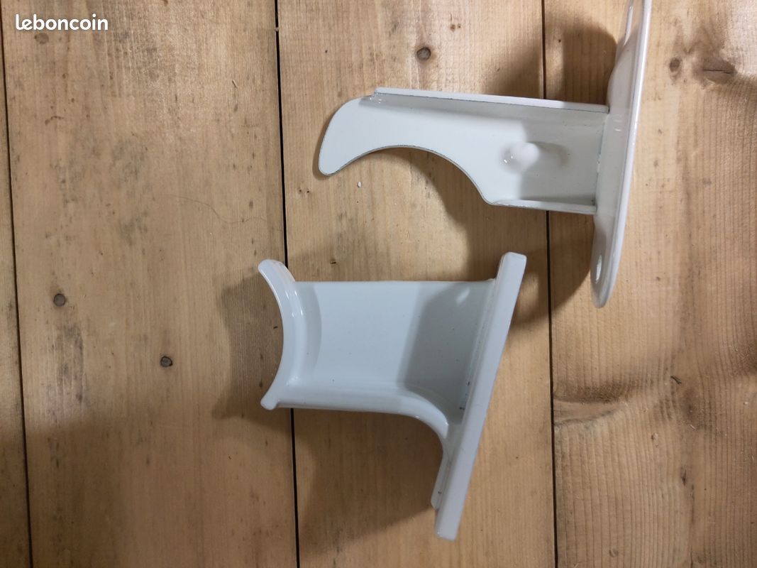 Support à visser pour radiateur en foute (image 1)