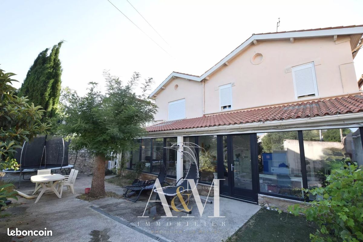Maison 5 pièces 145 m² · à Pinet · 145 m² · 294 000 €