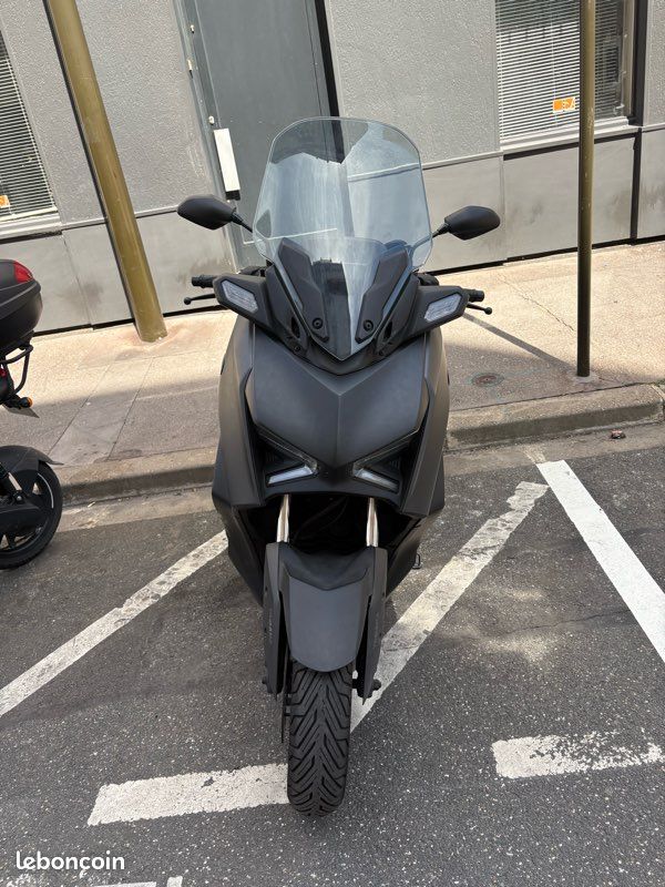Xmax 300 (image 1)