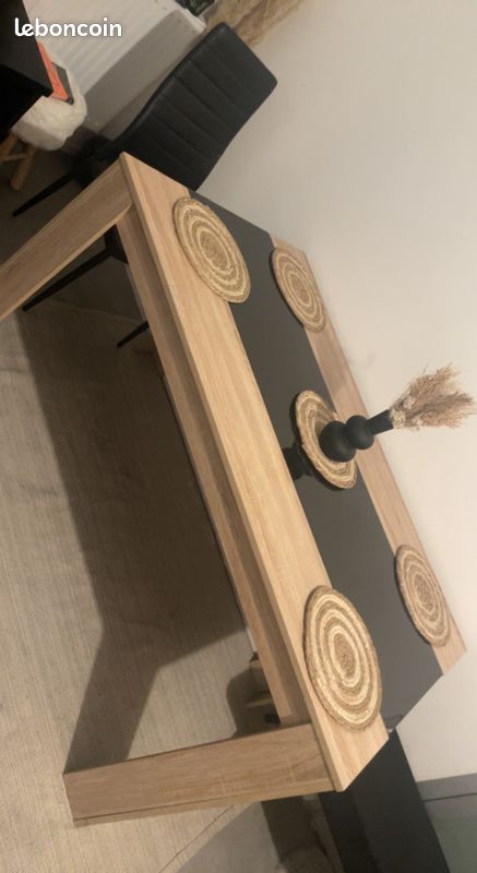 Vend table couleur bois et plateau noire (image 1)