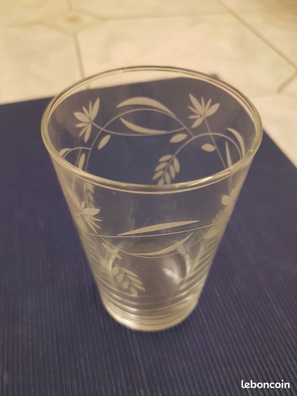 Verre à eau décoré (image 1)