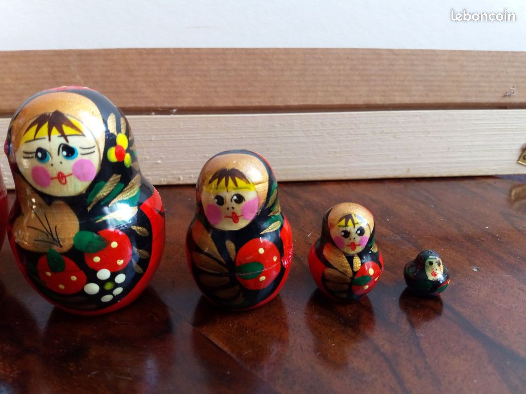 Poupée russe 5 pièces en bois Dolls & Bears Dolls