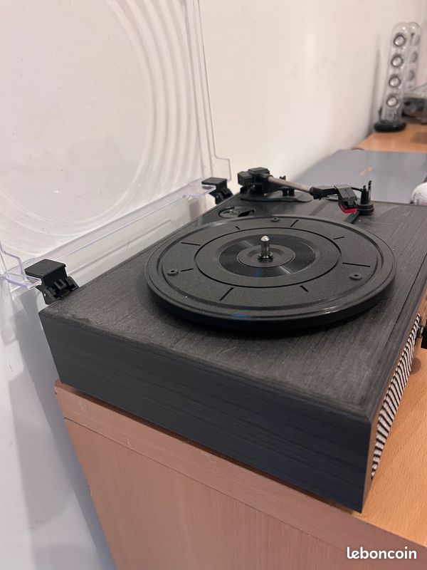 Platine vinyle avec haut-parleurs intégrés, fonctionne bien (image 4)