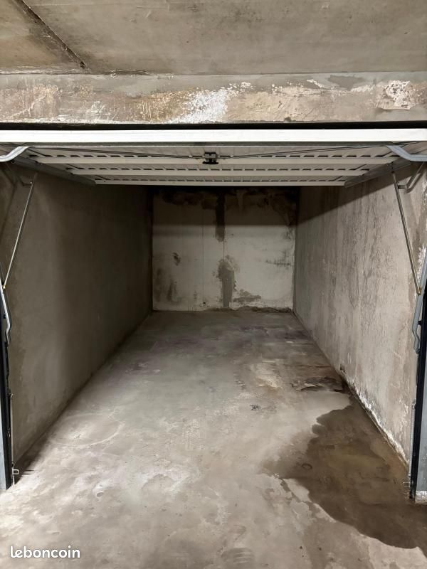 Parking 15 m² · à Fréjus · 15 m² · 128 €/mois