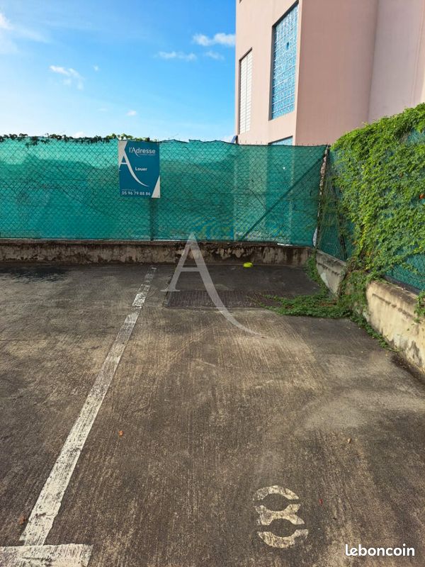 Parking 5 m² · aux Trois-Îlets · 5 m² · 80 €/mois