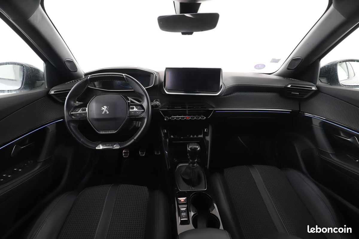 Peugeot 2008 1.2 PureTech GT Line 130 ch (image 7)
