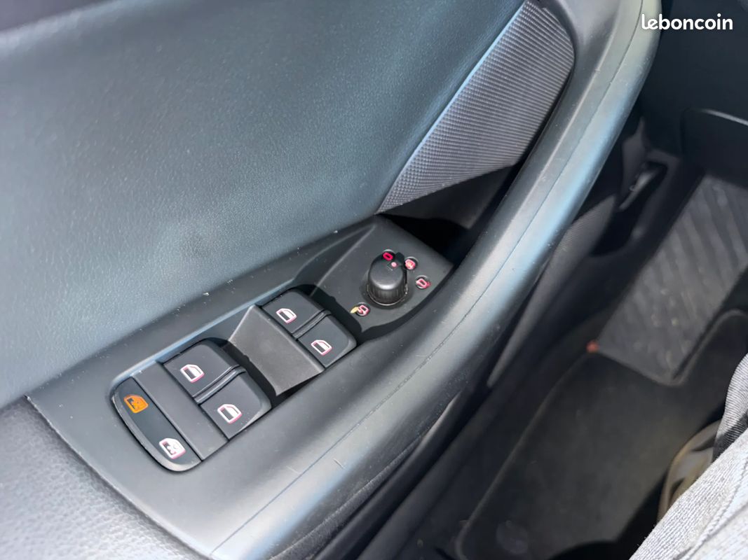 AUDI Q3 2.0 211ch Ambiente - Suivi Complet - Intérieur Cuir - Sièges Chauffants - Attelage (image 14)