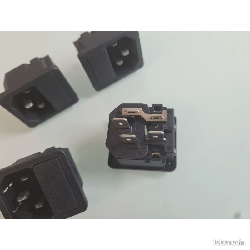 Module d'entrée d'alimentation IEC non filtré, porte fusible uni.FARNELL 2080286 (image 3)