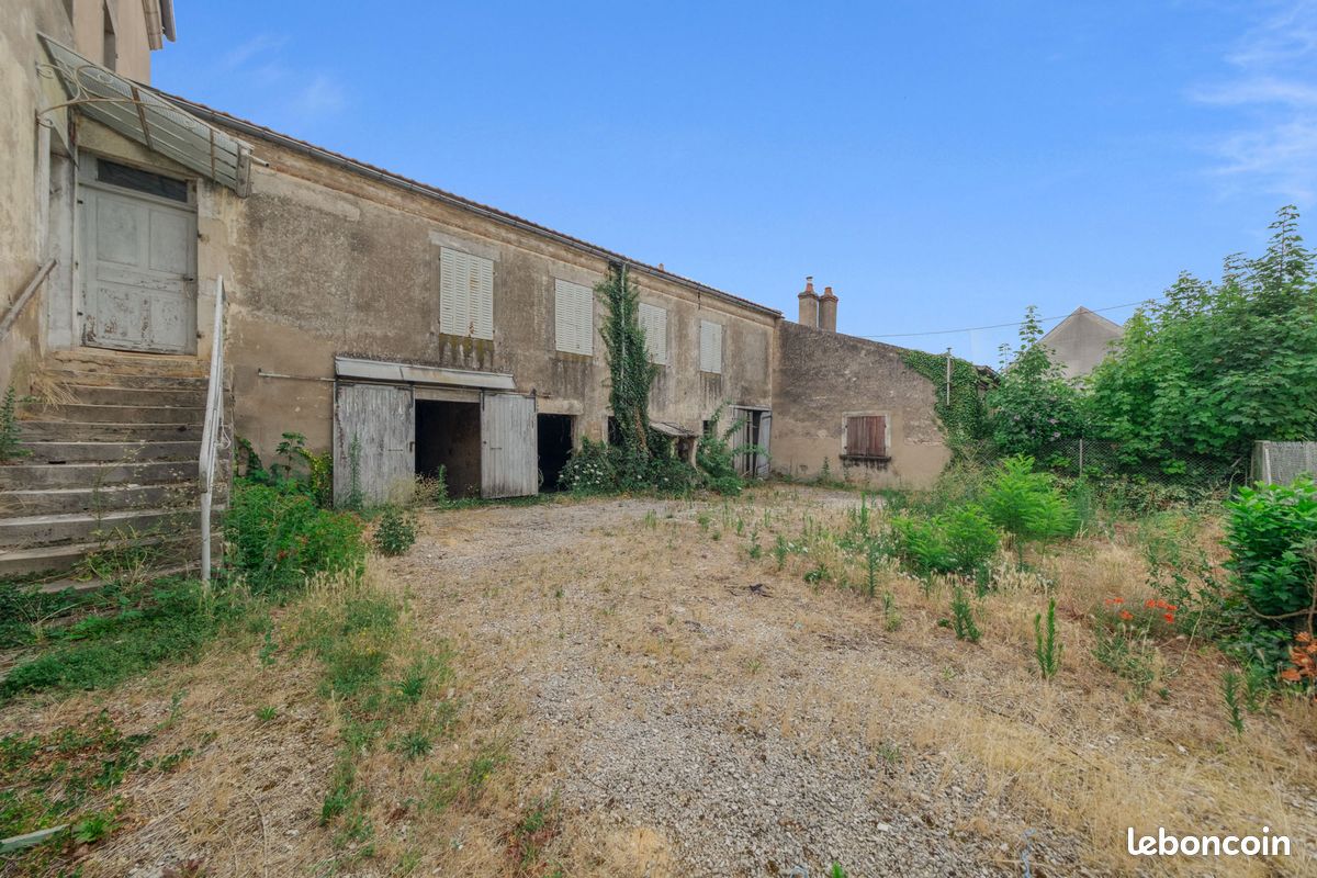 Maison 3 pièces 340 m² · à Bragny-sur-Saône · 340 m² · 120 000 €