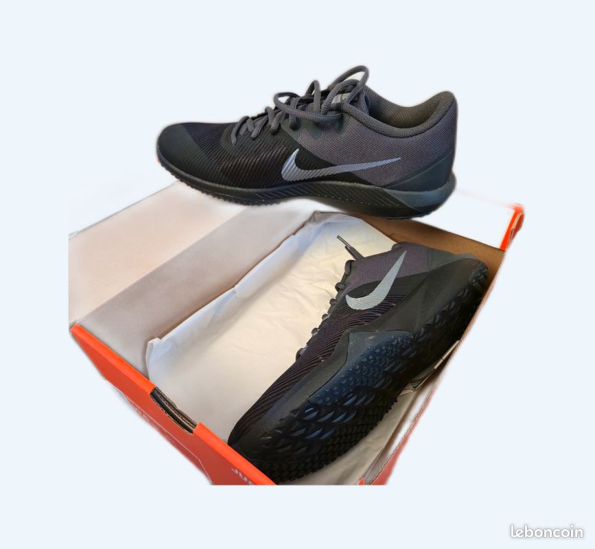 Chaussures Baskets Nike Retaliation TR NEUF pointure 44.5 (image 1)