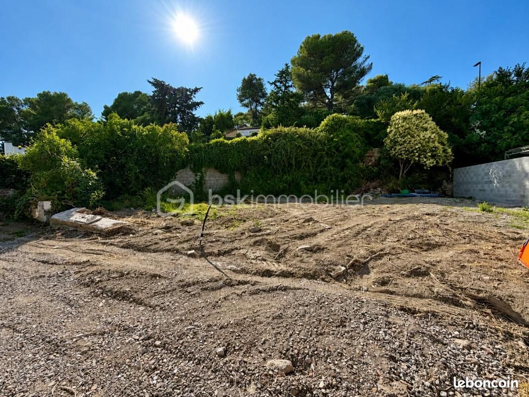 Terrain 330 m² Poussan · 180 000 €