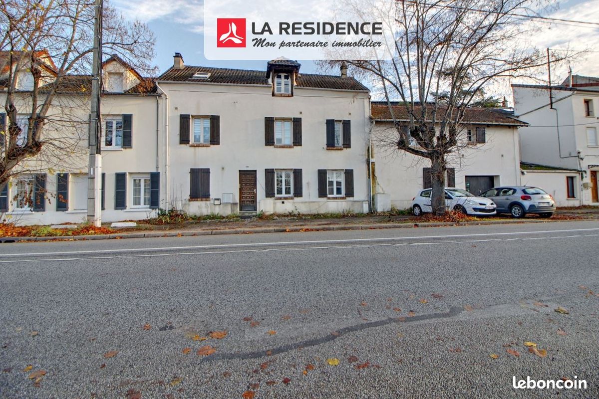 Immeuble 12 pièces 250 m² · à Triel-sur-Seine · 250 m² · 599 000 €