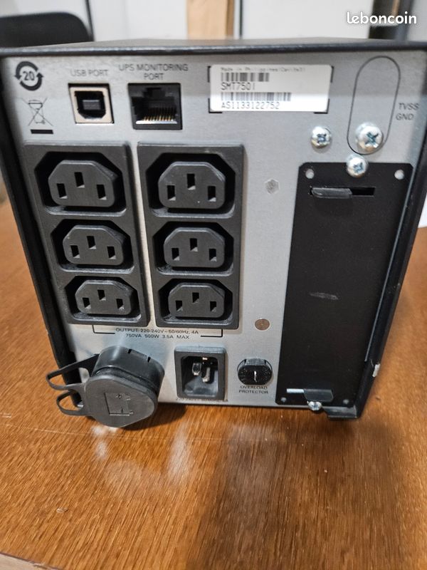 SMART-UPS APC, Liaison interactive, 750 VA, tour, 120 V, 6 prises NEMA 5-15R, port SmartConnect+SmartSlot, AVR, écran LCD (image 3)