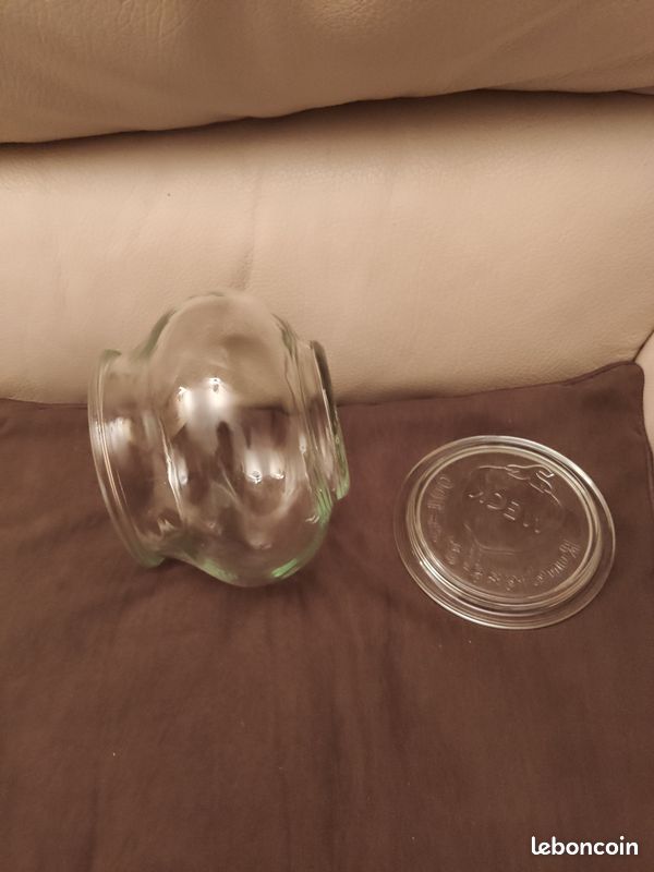 Une bonbonnière en verre bombée (image 4)