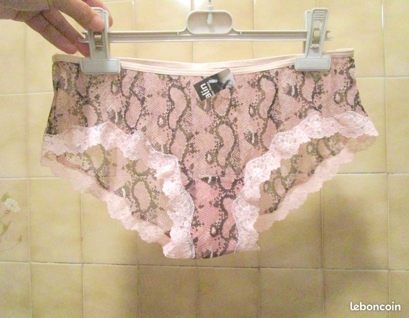 Culotte rose motif panthère léopard tigre, à dentelle blanche