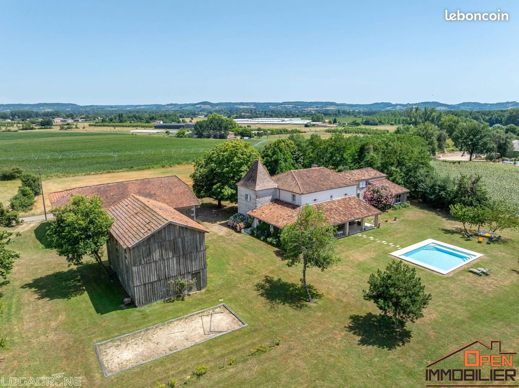 Maison 9 pièces 400 m² · à Fongrave · 400 m² · 779 000 €