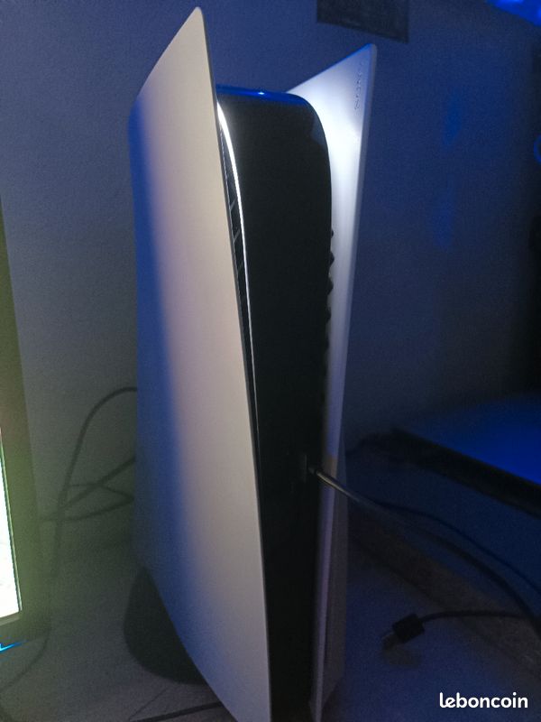 Vend PS5 + clavier souris + tapis de souris + beloader + xim apex + casque+ écran + 2 manettes (image 1)