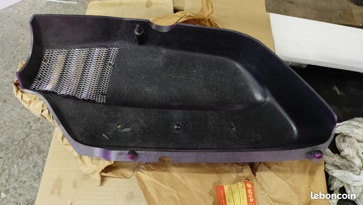Couvercle Latéral Droit D'occasion Pour SUZUKI GT 750 LC 1974-1977 - Pièce Vintage Moto