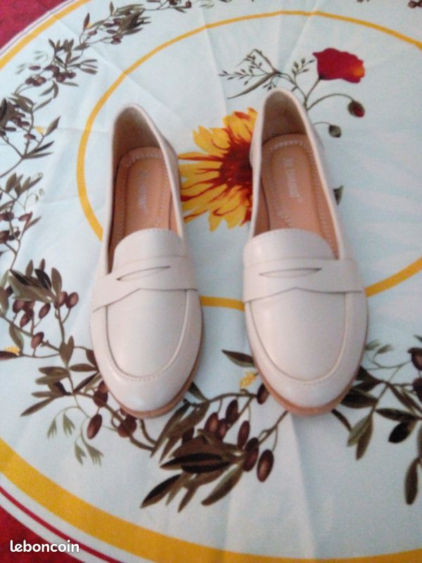 Vends mocassins femme de taille 36, état neuf (image 1)