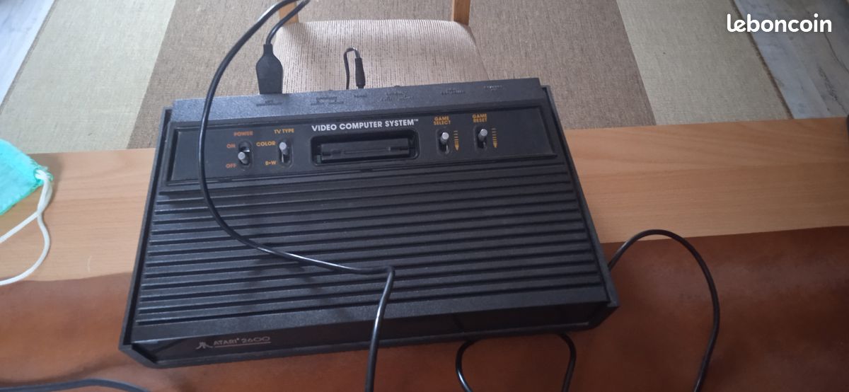 Console ATARI 2600 SECAM + câbles + 2 manettes + 8 jeux testée (N°8277P