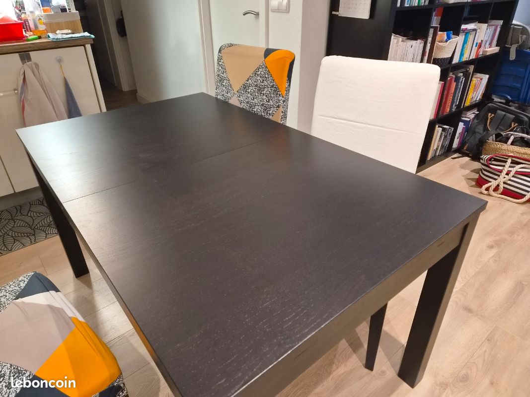 Table et 4 chaises (image 1)