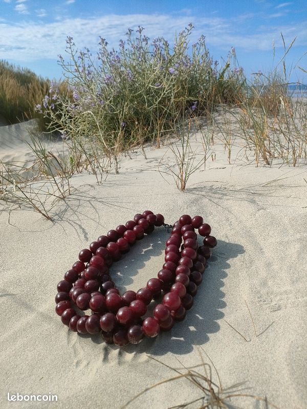 Collier en résine (image 2)