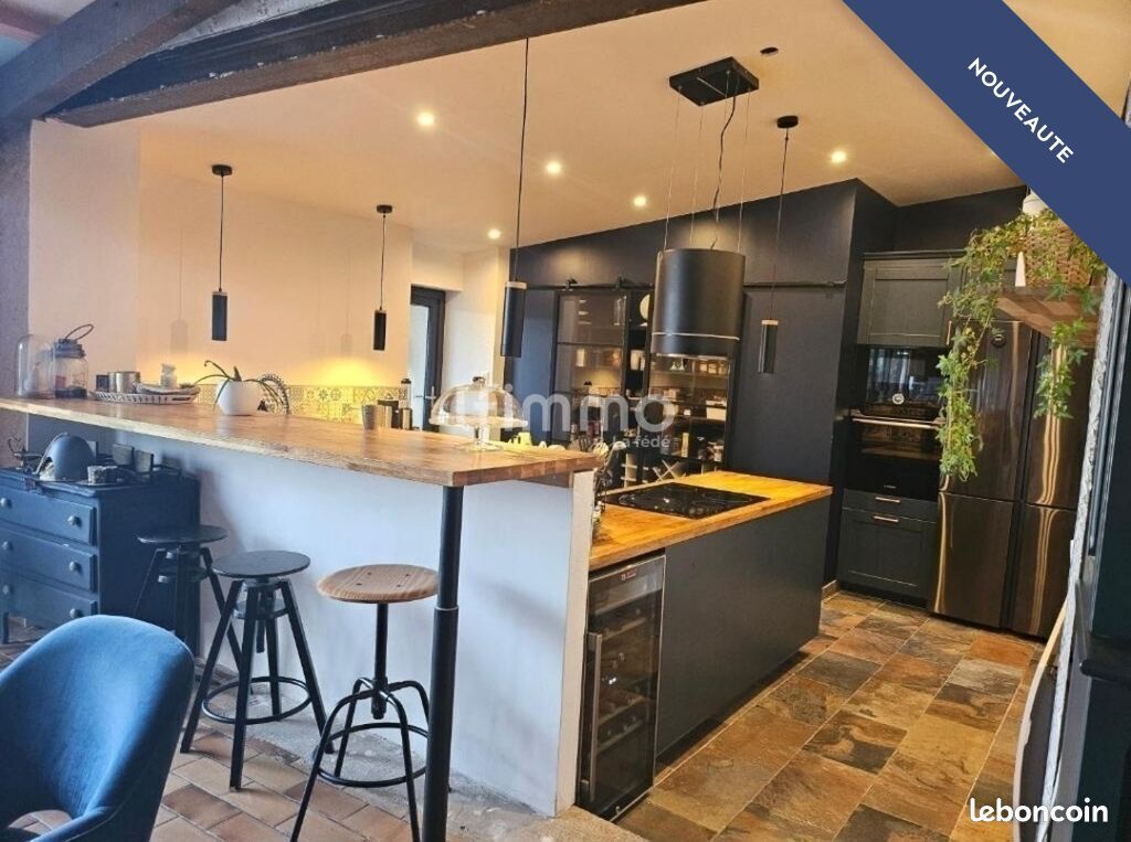 Maison 11 pièces 500 m² · à Neuilly-Saint-Front · 500 m² · 580 000 €