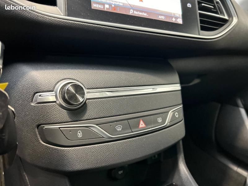 Peugeot 308 SW 1.2 PureTech 110ch E6.c S&S Style (image 14)