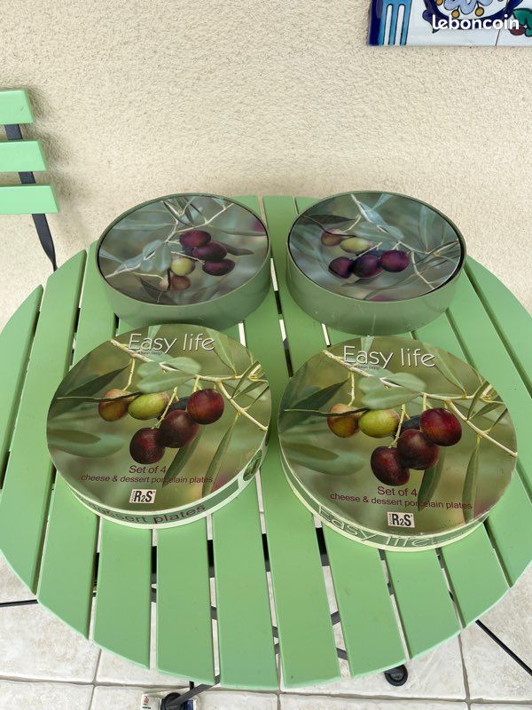 8 assiettes à dessert en porcelaine motif olives (image 1)