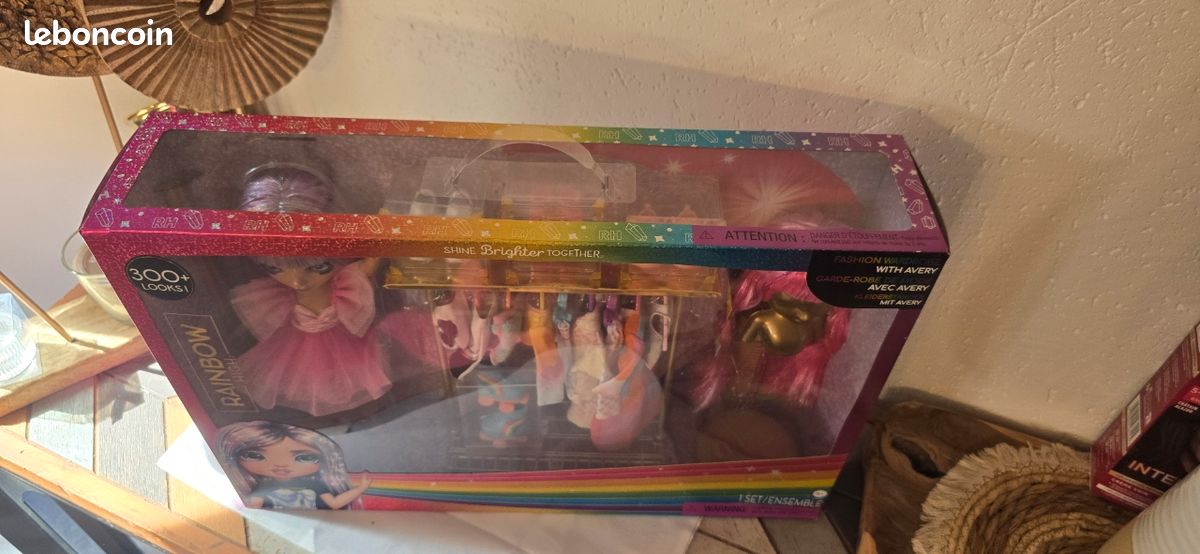 Poupée Rainbow Higt avec accessoires neuf 300 looks (image 7)