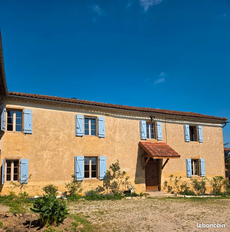 Maison 12 pièces 240 m² · à Saint-Christaud · 240 m² · 370 000 €