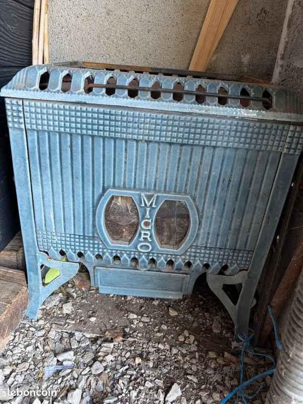 Ancien poêle en céramique (image 2)