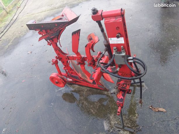 Matériel agricole d’occasion « charrue micro tracteur » Toute la France