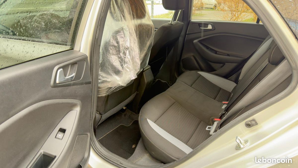 PAYEZ EN 3,4 OU 10 FOIS * HYUNDAI I20 II 1.2i 84CV CREATIVE * GARANTIE 12 MOIS (image 5)