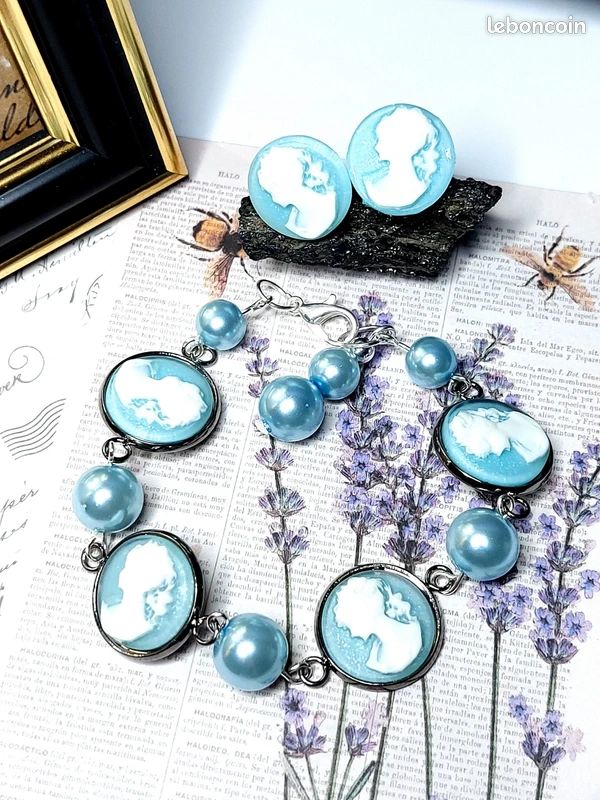 Set Bracelet Et Boucles D'oreilles Camée – Perles Et Zircons – Blanc – Occasion
