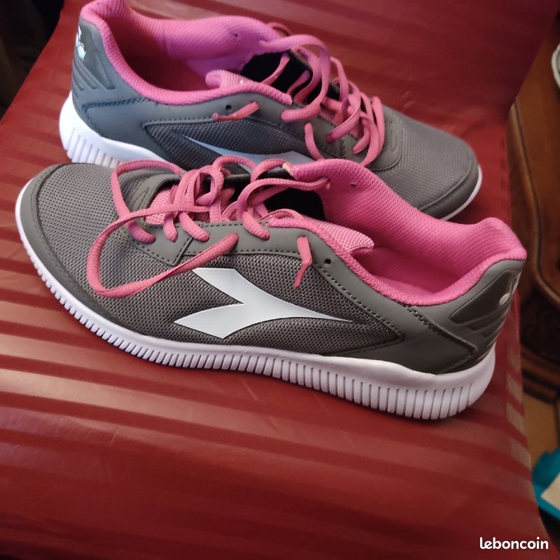 Tennis femme neufs pointure 41 28 euros (image 2)