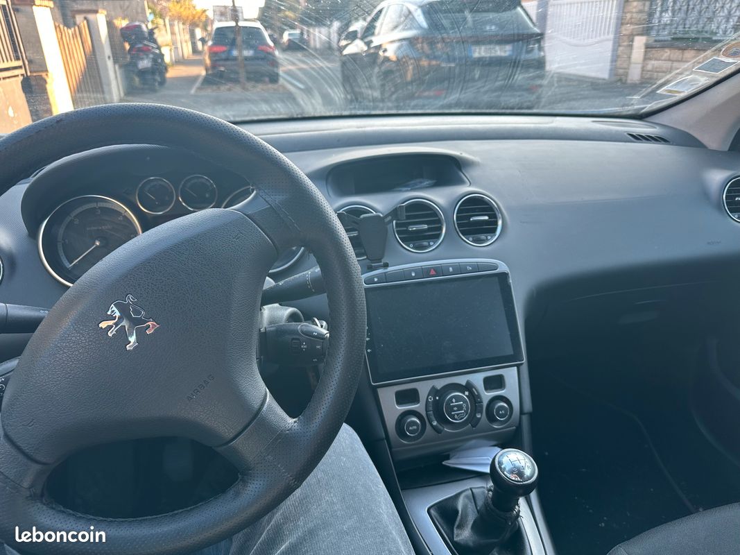 Peugeot 308 (image 1)