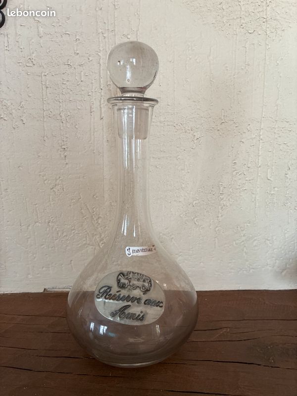 Carafe à vin avec plaque en étain (image 1)