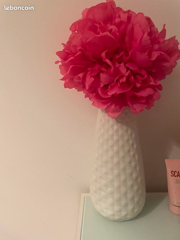 Vase blanc fleurs (image 1)