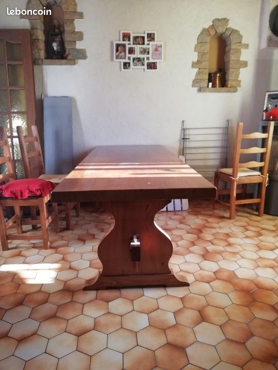 Table monastère (image 1)