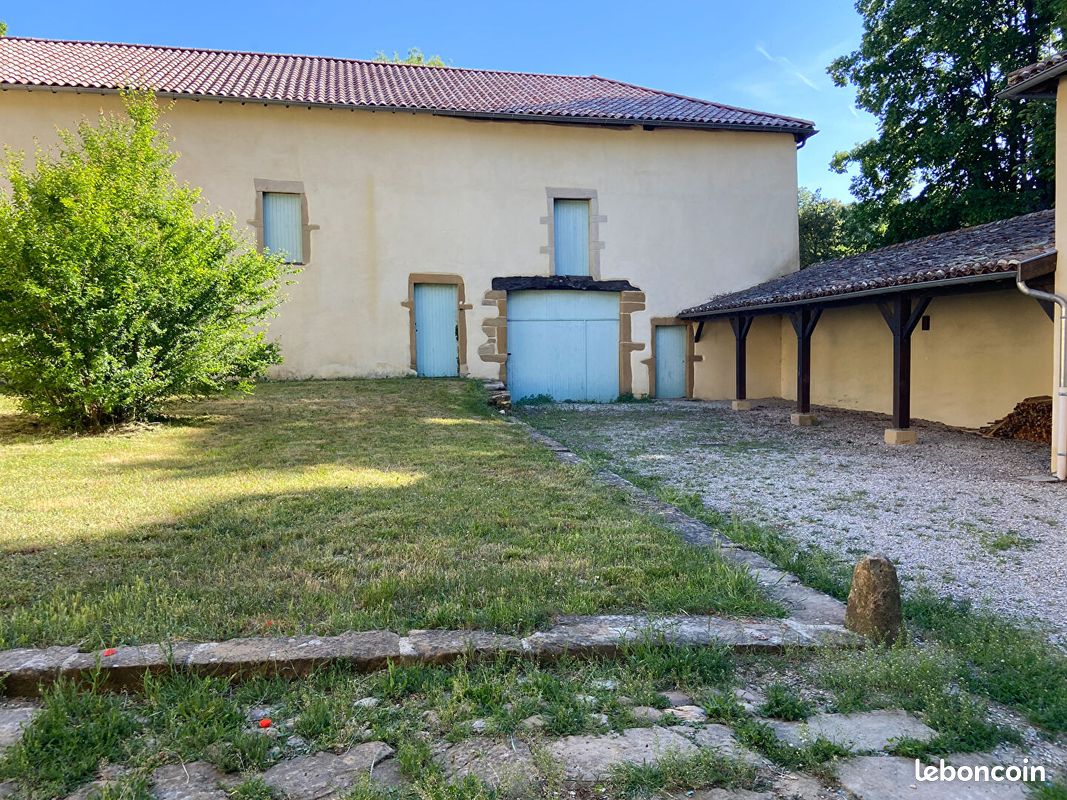Appartement 4 pièces 162 m² · à Assieu · 162 m² · 1 000 €/mois