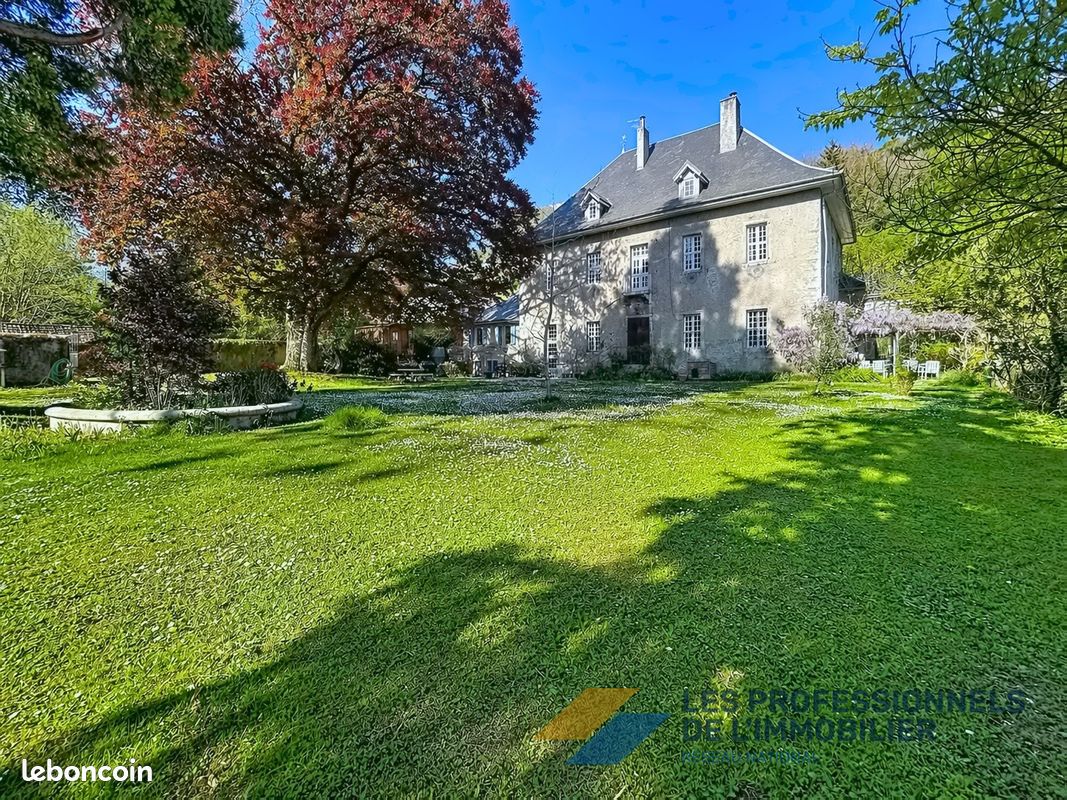 Maison 15 pièces 455 m² · à Chambéry · 455 m² · 1 490 000 €