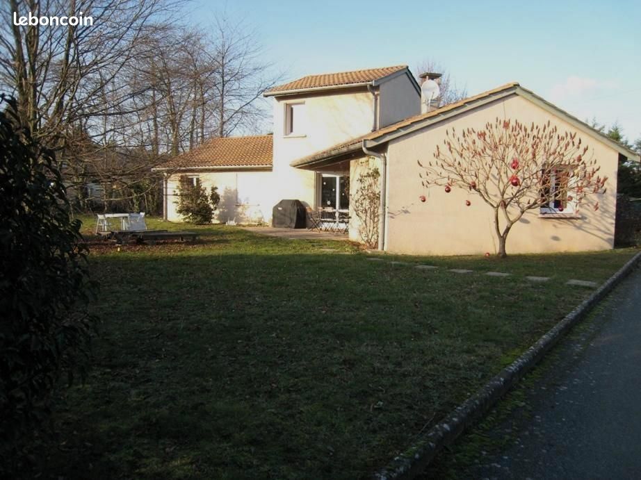 Maison 5 pièces 121 m² · à Collonges-au-Mont-d'Or · 121 m² · 2 075 €