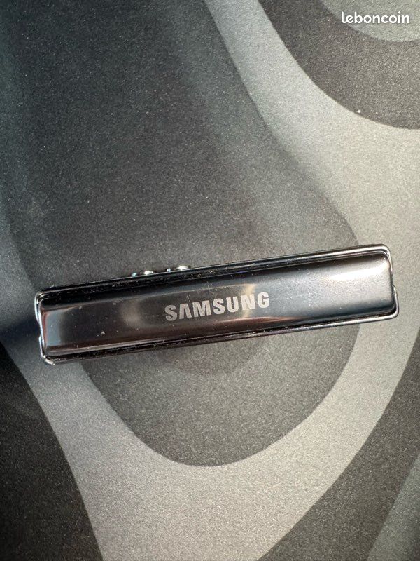 Samsung Galaxy Z Flip 5 - 256 Go - Écran à réparer (Accessoires inclus) (image 13)
