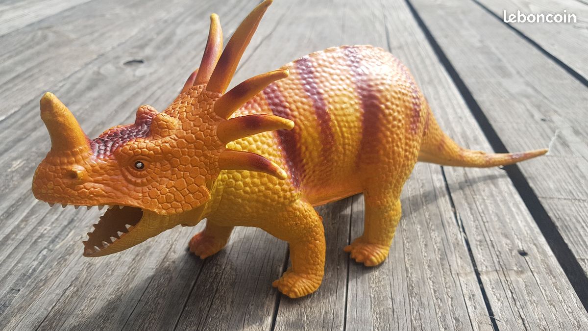 Dinosaure figurine (image 1)